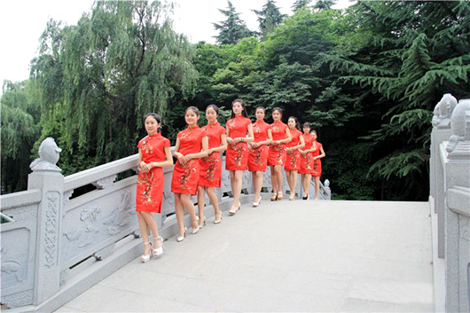 各大學(xué)旗袍畢業(yè)照大盤點 看旗袍校花誰領(lǐng)風(fēng)騷