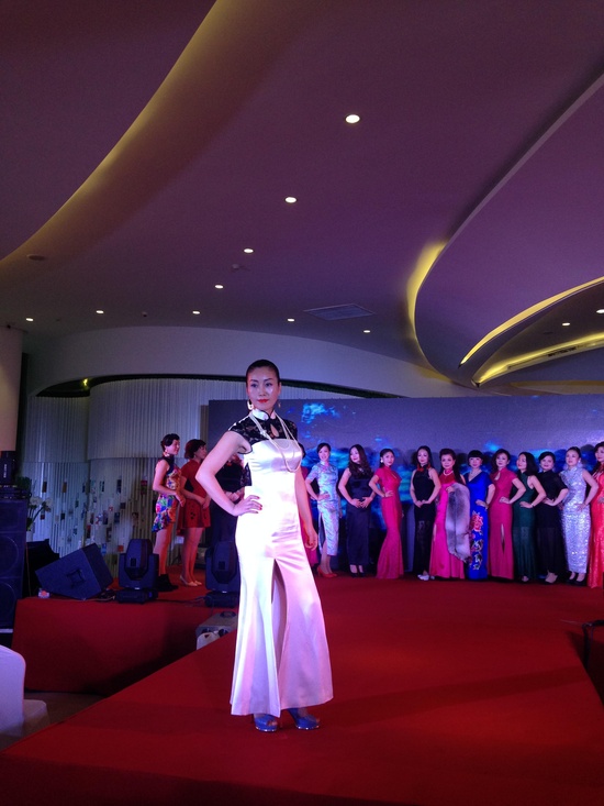 �F�ݽ�Ů�������� �Wҫ����֮ҹ