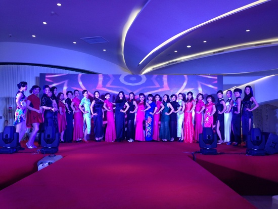 �F�ݽ�Ů�������� �Wҫ����֮ҹ