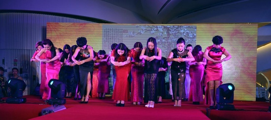 �F�ݽ�Ů�������� �Wҫ����֮ҹ