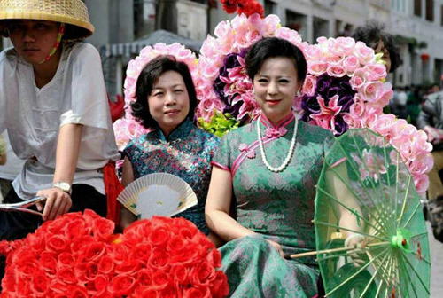 �����e�k�����ˡ����ۻ�� չ�FŮ�Ե��L��