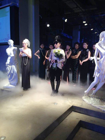 海派旗袍發(fā)布盛典 設(shè)計師熊偉著婚紗驚艷全場