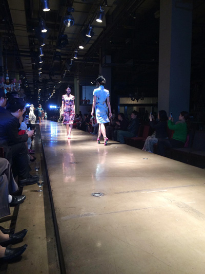 海派旗袍發(fā)布盛典 設(shè)計師熊偉著婚紗驚艷全場