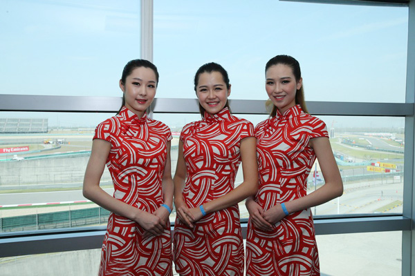 F1中國站禮儀小姐美腿如林 旗袍演繹東方神韻