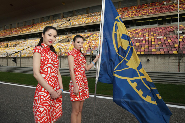 F1中國站禮儀小姐美腿如林 旗袍演繹東方神韻