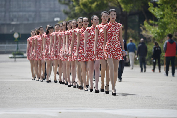 F1中國站禮儀小姐美腿如林 旗袍演繹東方神韻