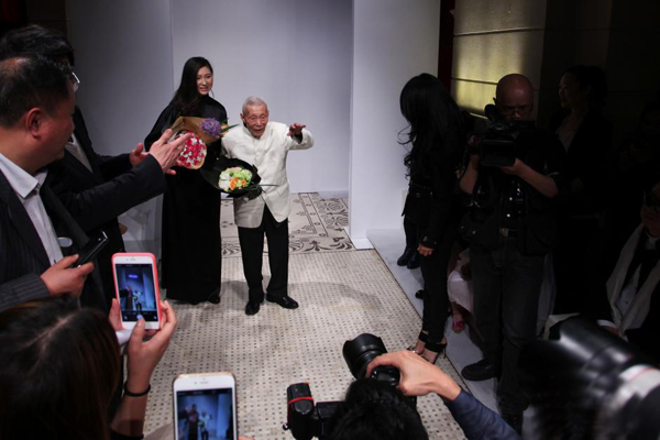 97歲褚宏生旗袍秀演繹上海傳奇