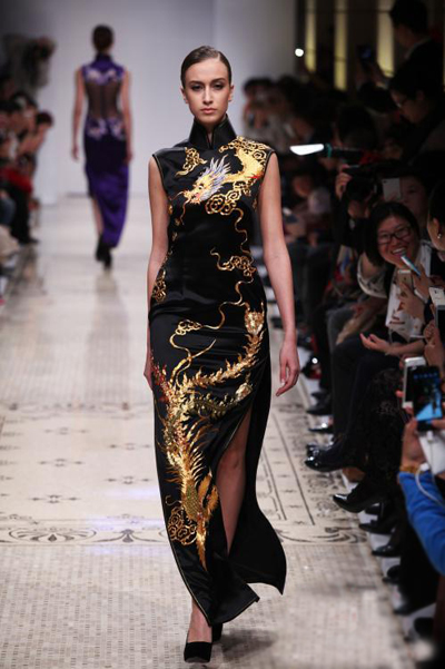 97歲褚宏生旗袍秀演繹上海傳奇