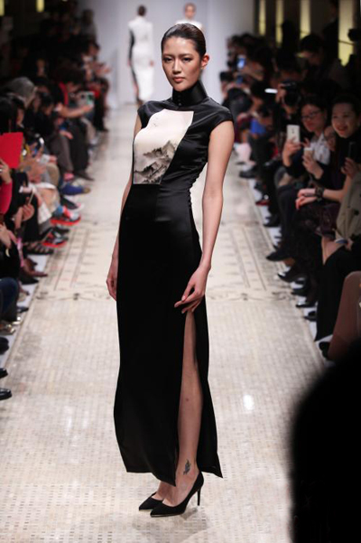 97歲褚宏生旗袍秀演繹上海傳奇