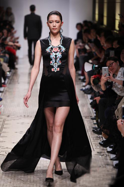 97歲褚宏生旗袍秀演繹上海傳奇