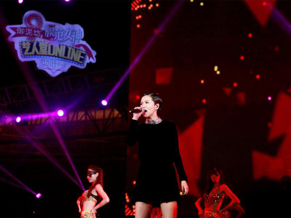 418���෻������Ĥ��Ů���ݳ���