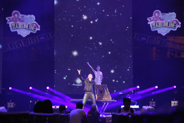 418���෻������Ĥ��Ů���ݳ���