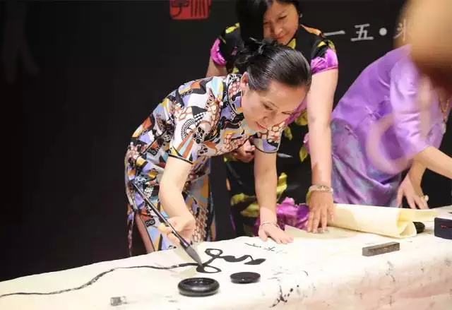 ����������Ҋ���ۡ�2015���m�����w�� �o��֮��