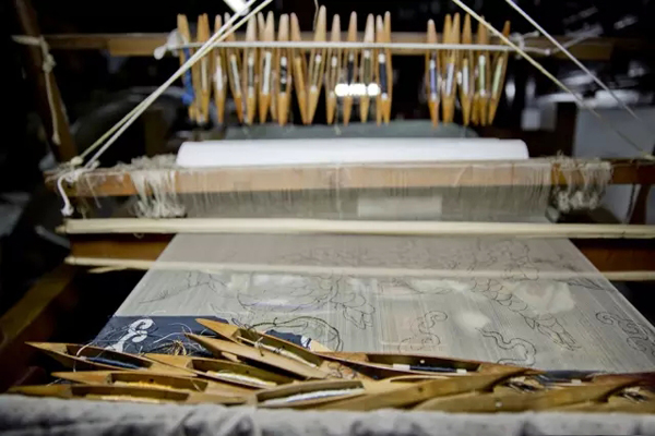 �~�z�����z��Ʒ�еĐ��R��