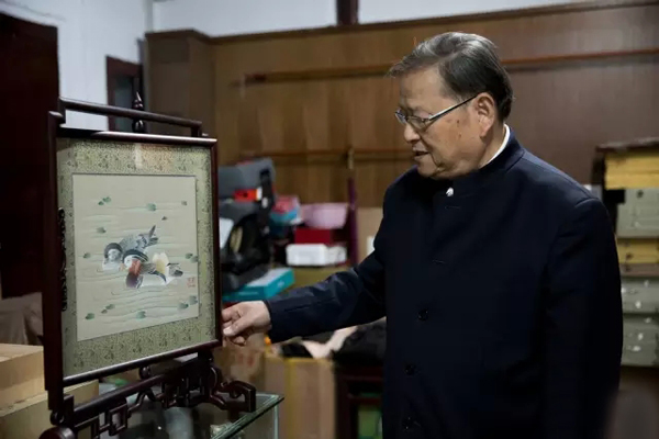 �~�z�����z��Ʒ�еĐ��R��