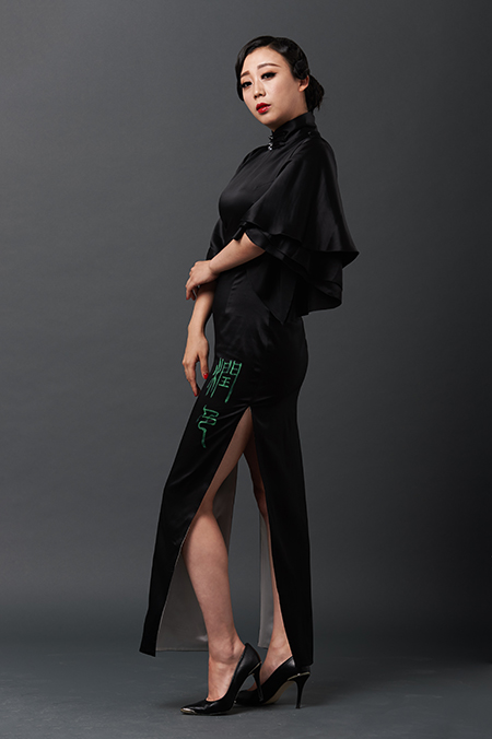 ��ɫ����