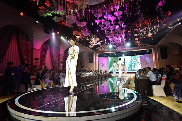 �Ї��ײ�����Ԋ���������۵�Ů�ˡ��ھ��l(f��)��