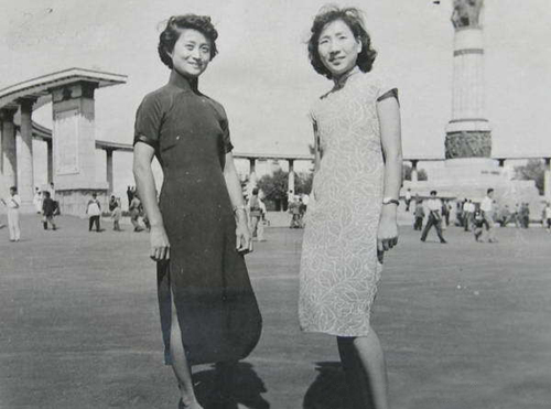 �L���f�N����r��������Ů��Ҋ��