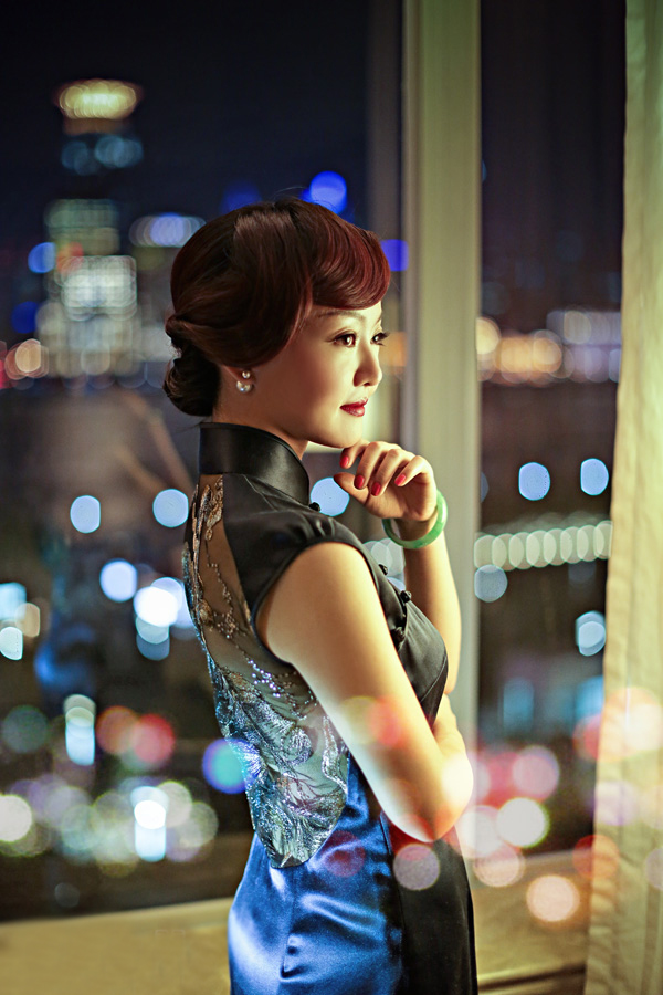 關瑩:旗袍女人別樣風情