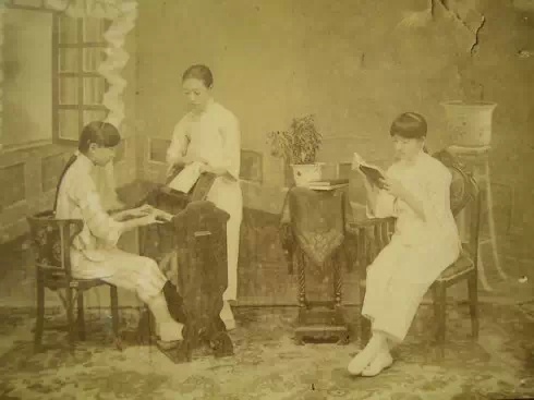 ���Ů���ǰ���������