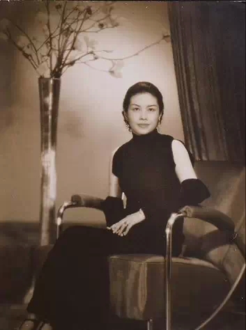 ���Ů���ǰ���������