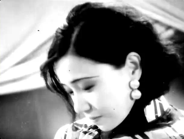 ���Ů���ǰ���������