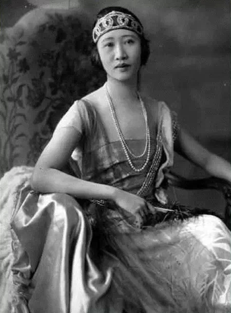 ���Ů���ǰ���������