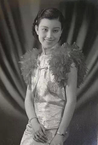 ���Ů���ǰ���������