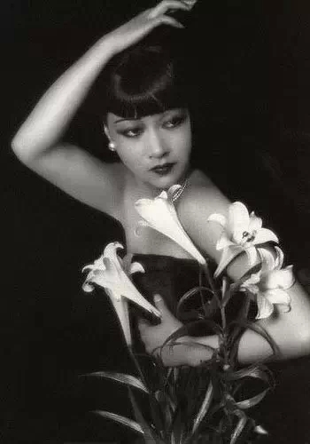 ���Ů���ǰ���������