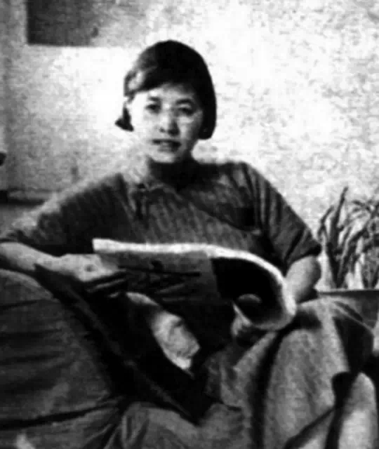 ���Ů���ǰ���������