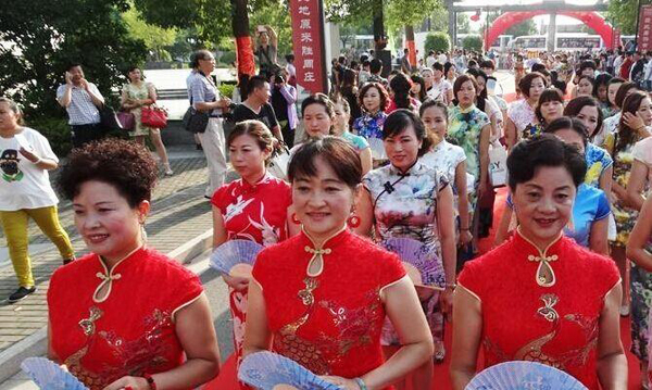 �P(y��ng)��ǧ��Ů�ӡ������㡱�I(xi��n)�Y����2500��