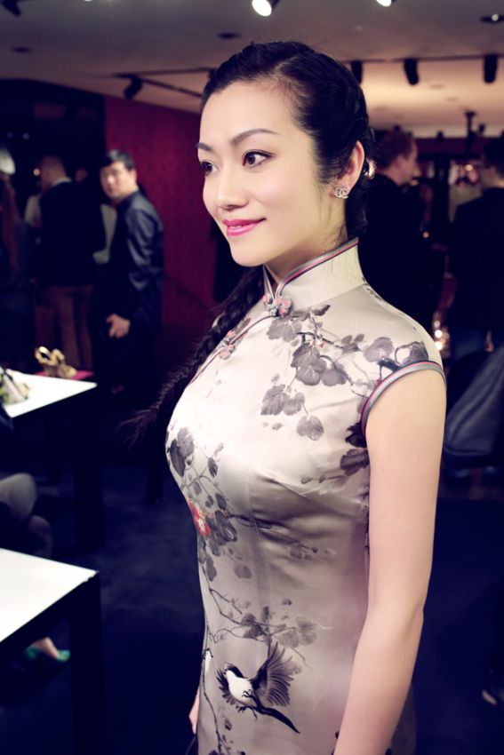 ��������:�����۵��Ϻ�Ů��