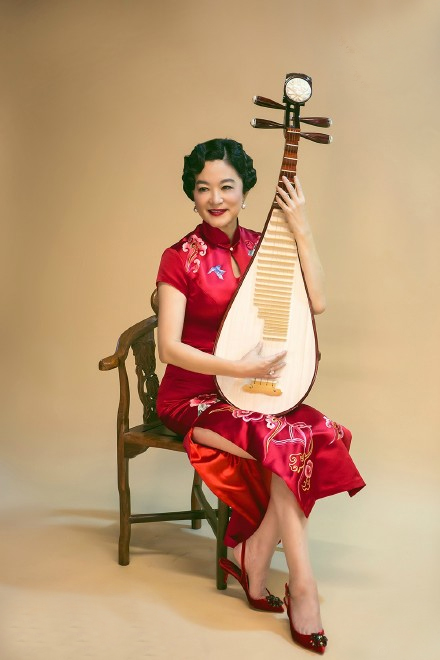 林青霞攜眾女神錄制《偶像來了》 刺繡旗袍韻味十足