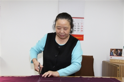 旗袍技藝大師李侃:做一身旗袍要求36處量體