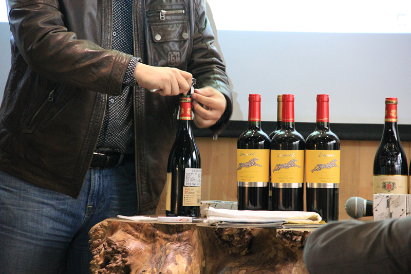 �A�ѕ����ڣ����ی�Ԓ���� ͵���������e