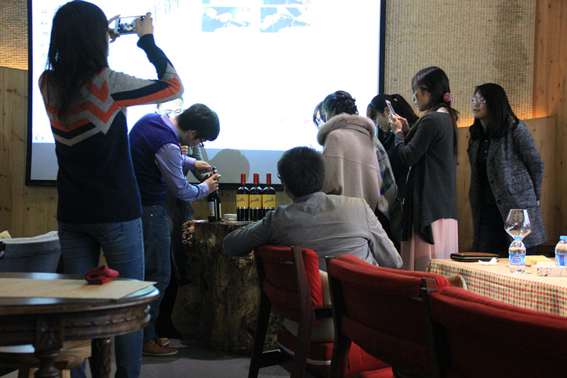 �A�ѕ����ڣ����ی�Ԓ���� ͵���������e