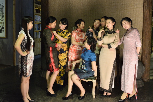 �A�ѕ����ڣ������c��Ů���A�s �������ی���ɻ�