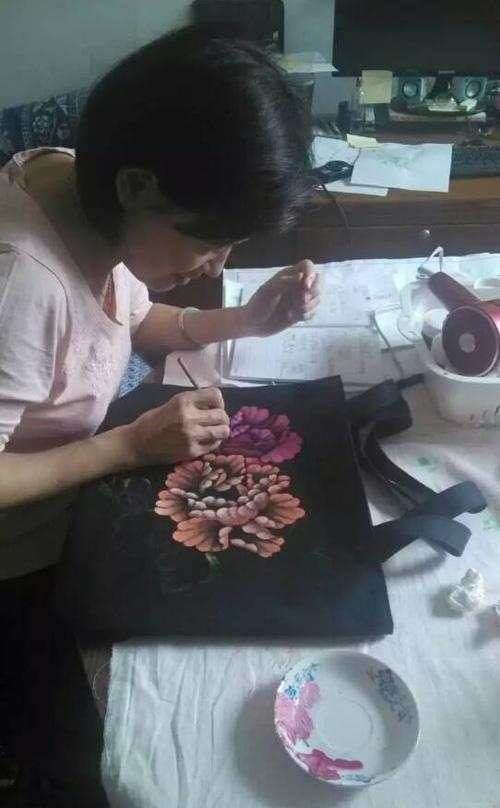 ���۱���Ĺ��£����W�ԡ����Ľ̎�����ƽ  �������۵���������