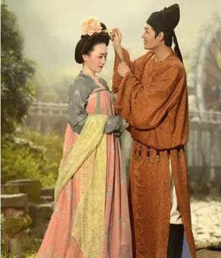 ���ح���������һ�����崩�����ϵ�����