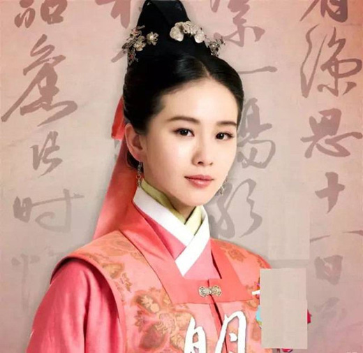 ���ح���������һ�����崩�����ϵ�����