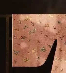 ���ح���������һ�����崩�����ϵ�����