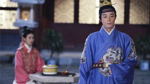 ���ح���������һ�����崩�����ϵ�����