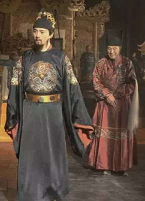 ���ح���������һ�����崩�����ϵ�����