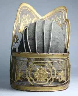 ���ح���������һ�����崩�����ϵ�����