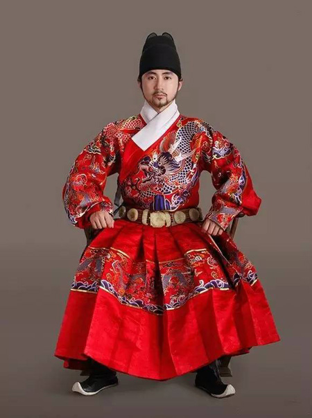 ���ح���������һ�����崩�����ϵ�����