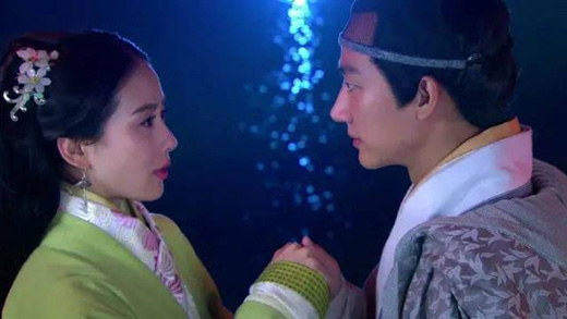 ���ح���������һ�����崩�����ϵ�����