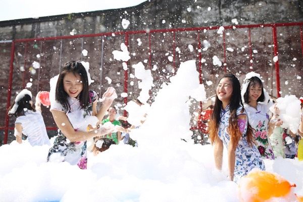 �����W�t��Ů�������杊ˮ