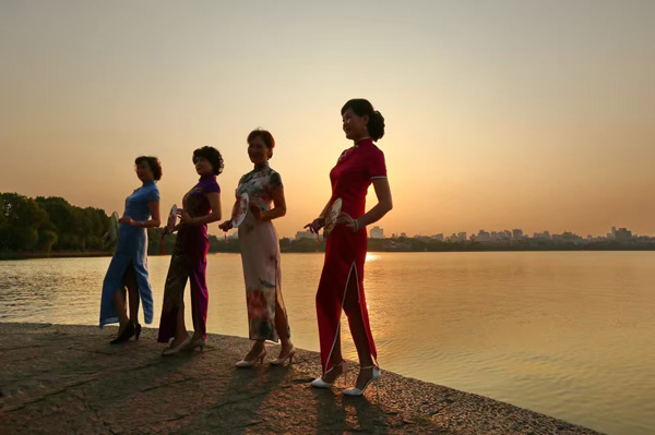 ��֮�{ | �����۵�����