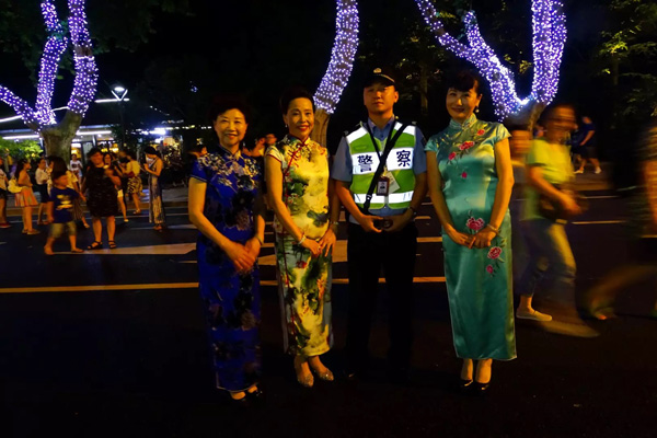 ��֮�{ | �����۵�����