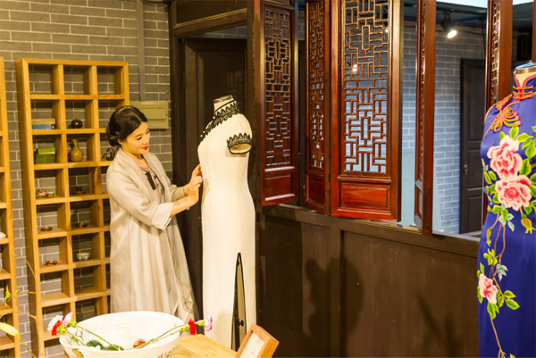 �V�ݰ����������^